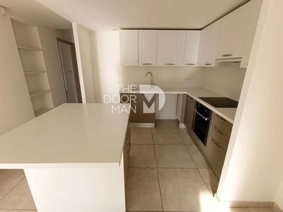 Appartement - 90 m² - 4 pièces