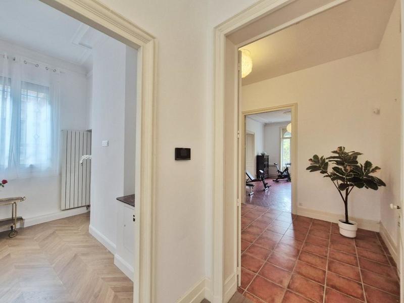 Appartement bourgeois - 330 m² - 10 pièces