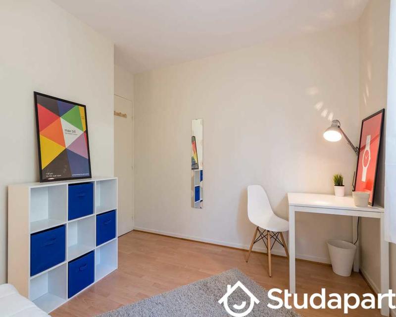 Chambre - 80 m² - 1 pièce