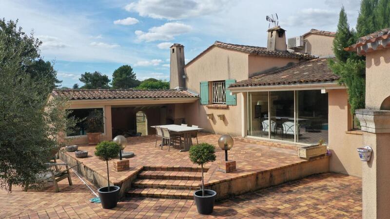 Maison - 300 m² - 6 pièces