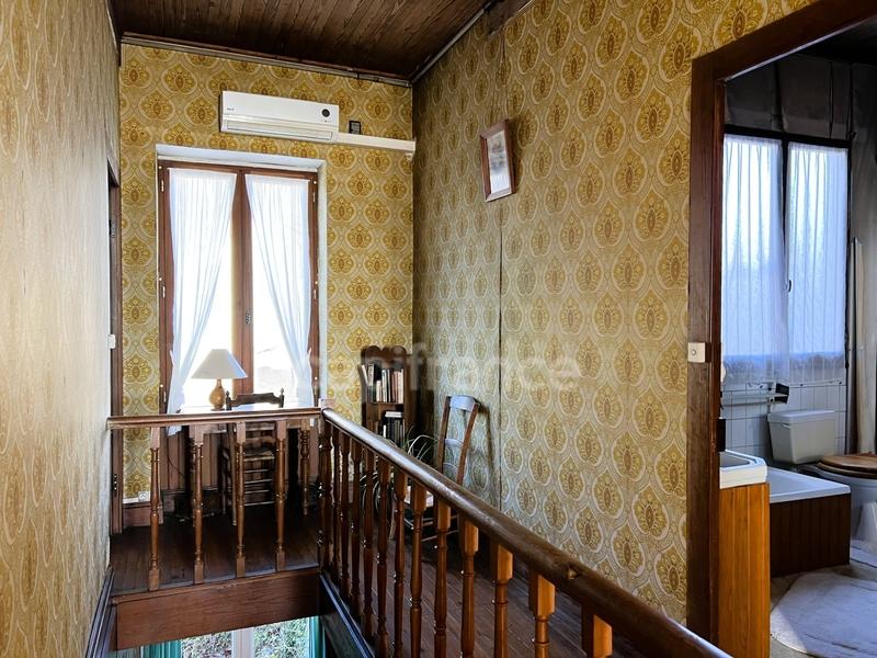 Maison - 302 m² - 12 pièces