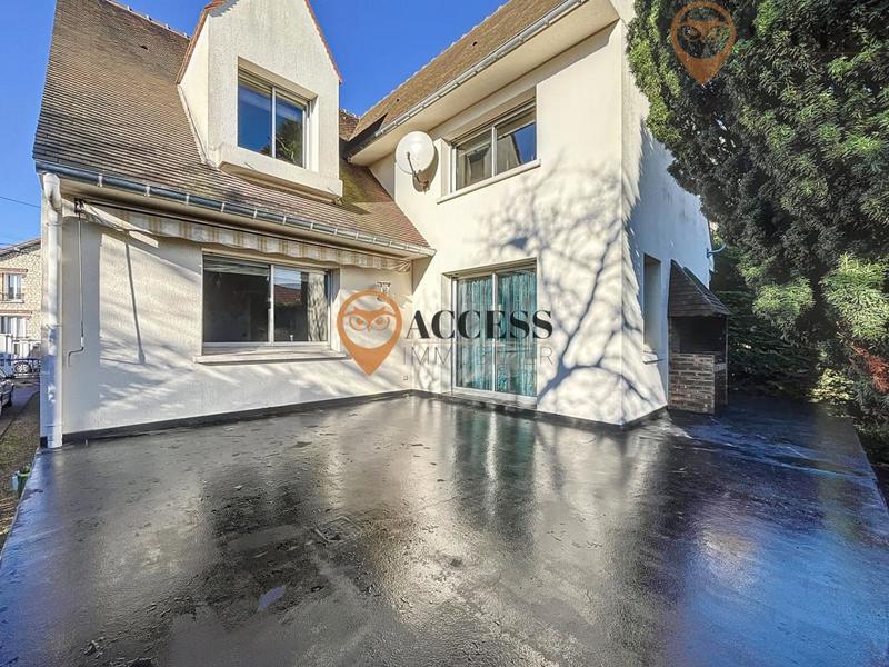 Maison - 218 m² - 8 pièces