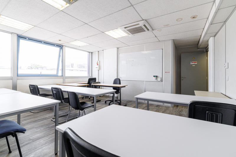 Local commercial - 225 m² - 8 pièces