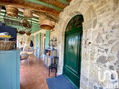 Maison - 209 m² - 7 pièces