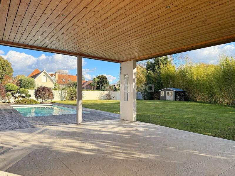 Maison - 265 m² - 8 pièces