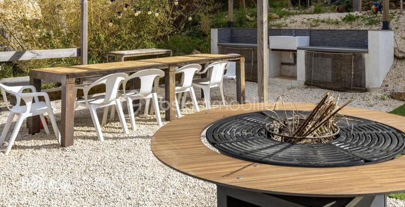 Maison - 208 m² - 6 pièces