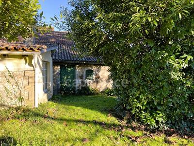 Maison - 302 m² - 12 pièces