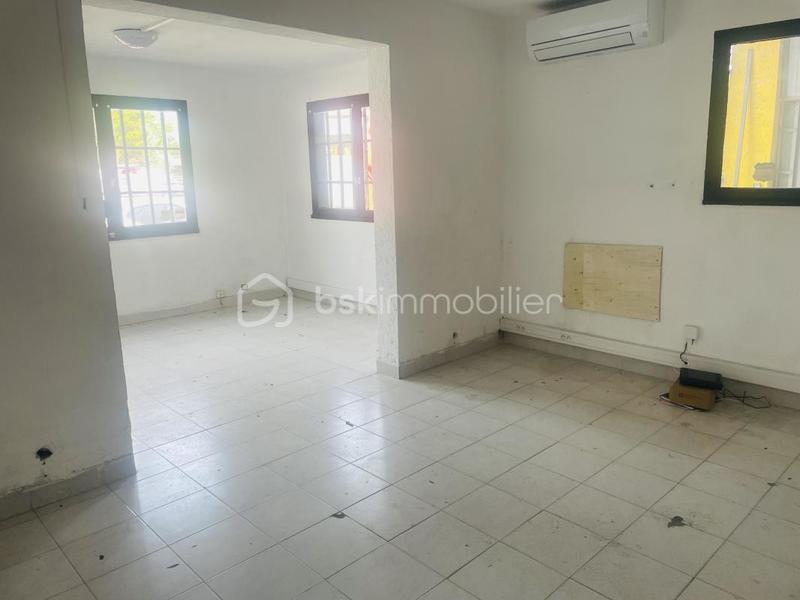 Local commercial - 150 m² - 2 pièces