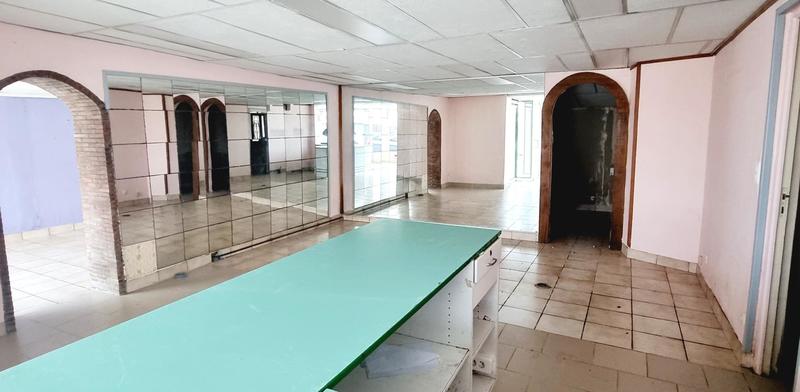 Local commercial - 100 m² - 4 pièces