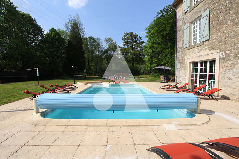 Demeure - 600 m² - 17 pièces