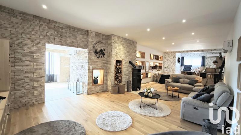 Maison - 240 m² - 10 pièces