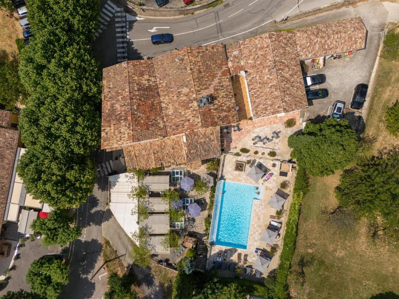 Fonds de commerce - 1 525 m²