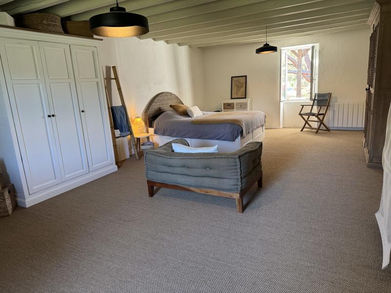 Maison - 250 m² - 6 pièces