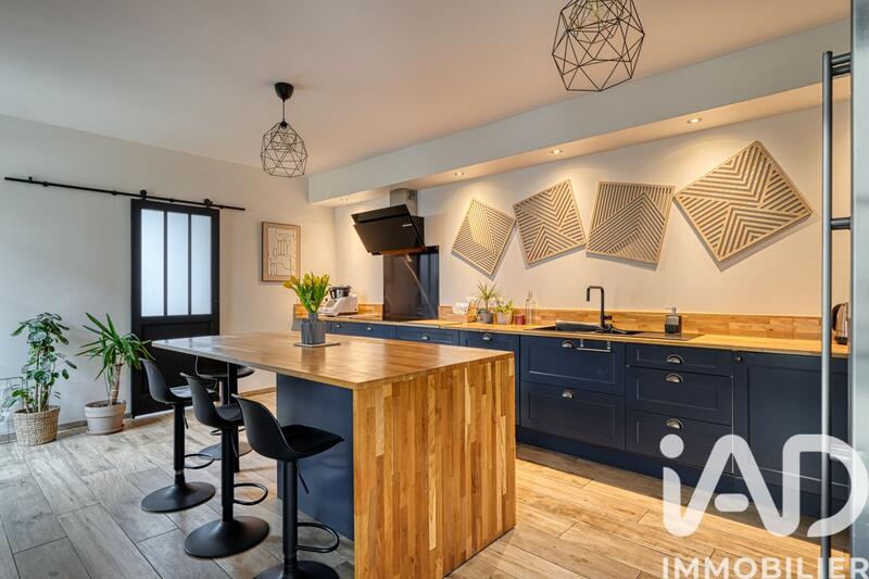 Maison - 211 m² - 8 pièces