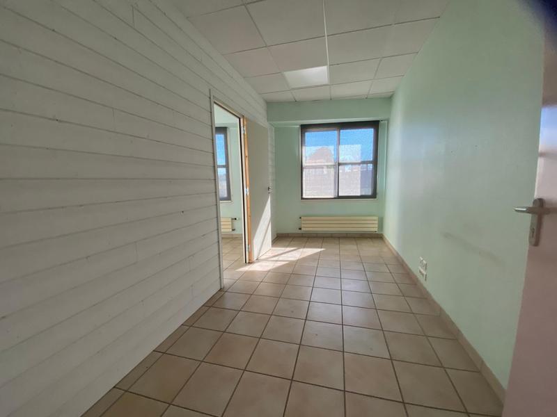 Local commercial - 3 257 m² - 12 pièces