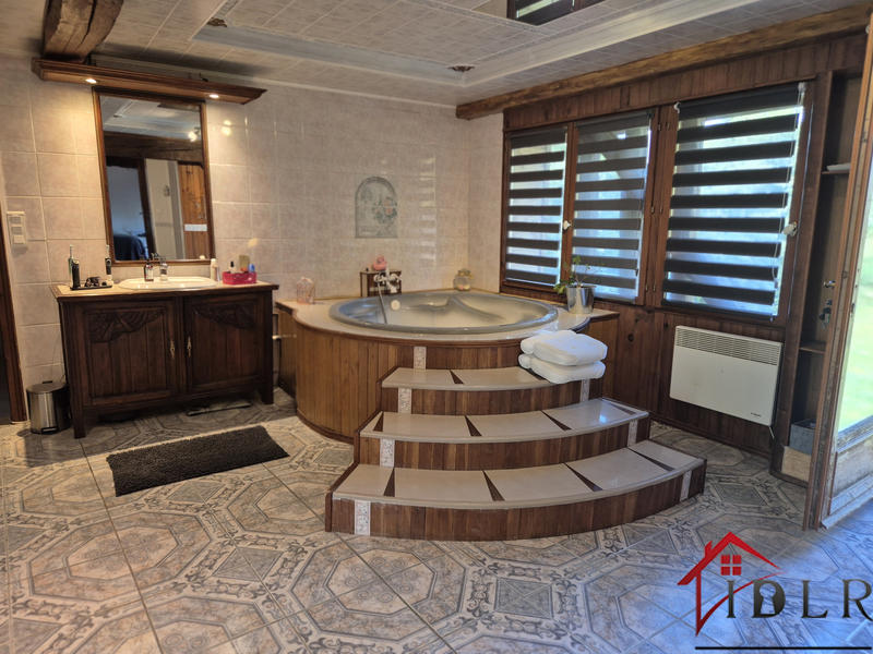 Maison - 455 m² - 13 pièces