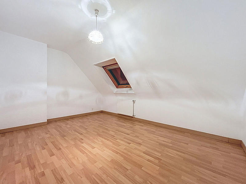 Maison - 93 m² - 5 pièces