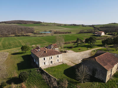 Maison - 533 m² - 20 pièces