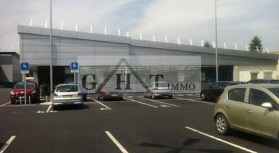 Entrepôt - 1 700 m²