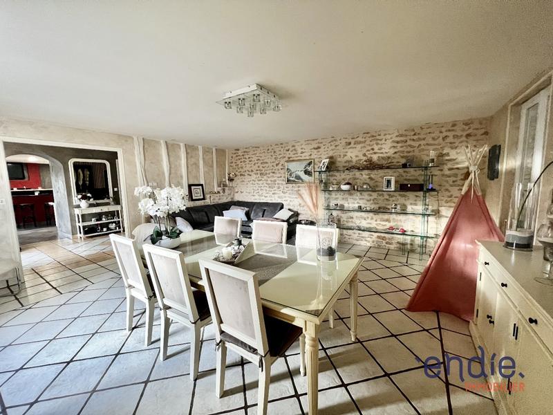 Maison - 372 m² - 12 pièces