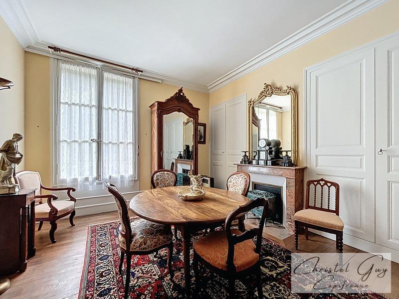 Maison bourgeoise - 247 m² - 10 pièces