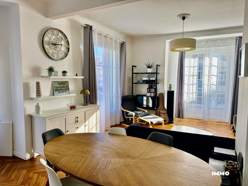 Appartement - 80 m² - 3 pièces