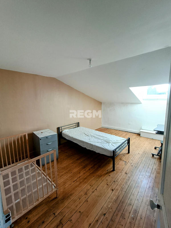 Maison - 187 m² - 12 pièces