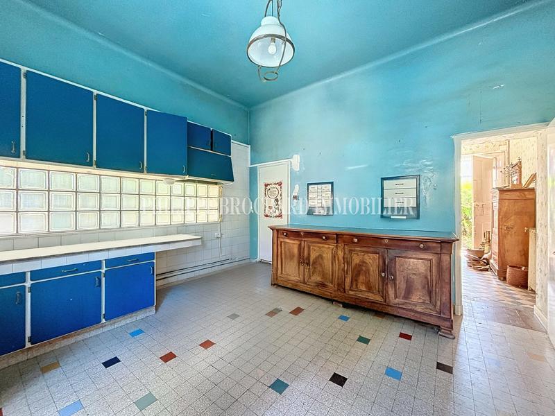 Maison - 241 m² - 12 pièces