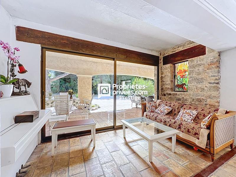 Maison - 211 m² - 7 pièces