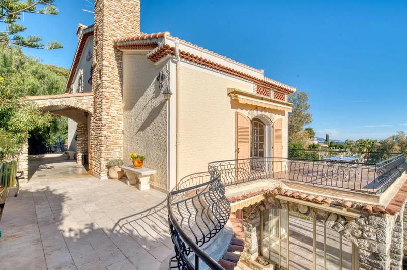 Villa - 364 m² - 12 pièces