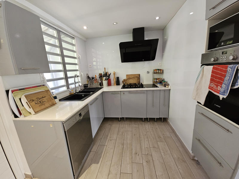 Maison - 225 m² - 8 pièces