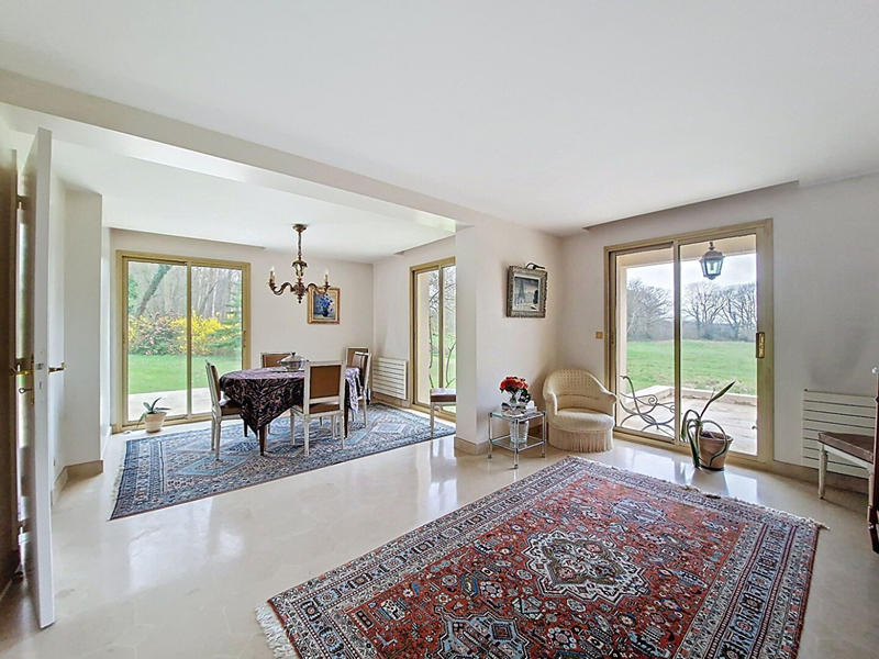 Maison - 250 m² - 10 pièces