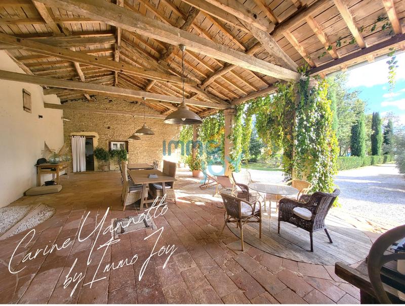 Maison - 240 m² - 8 pièces