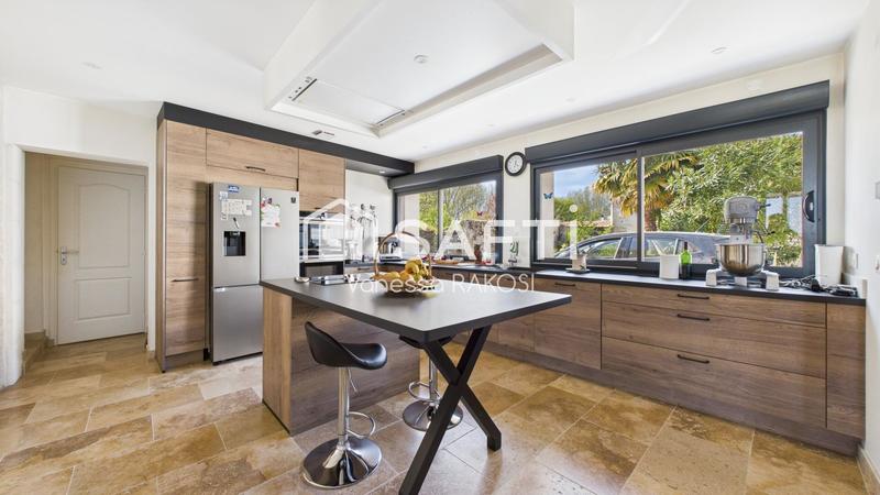 Maison - 265 m² - 8 pièces