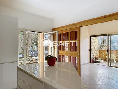 Maison - 251 m² - 10 pièces