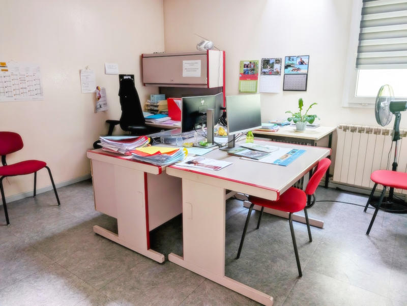 Local commercial - 242 m² - 6 pièces