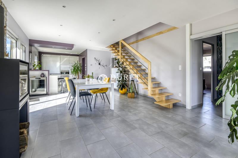 Maison traditionnelle - 123 m² - 6 pièces