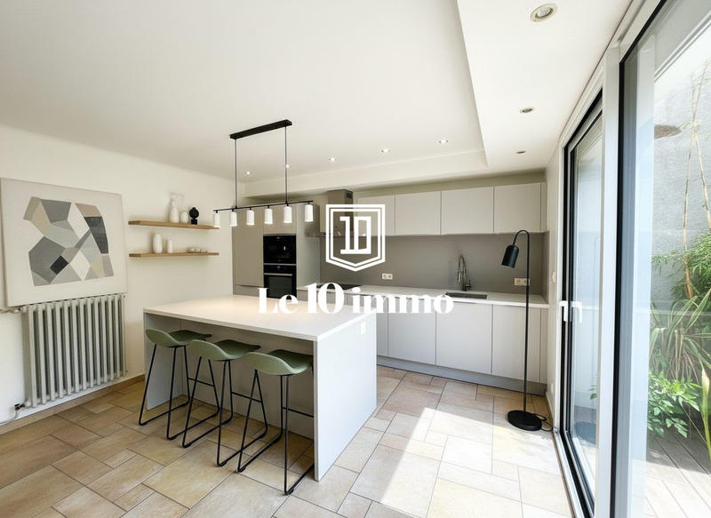 Maison - 171 m² - 8 pièces