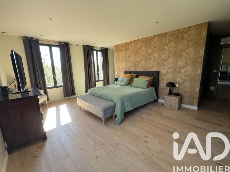 Maison - 330 m² - 7 pièces