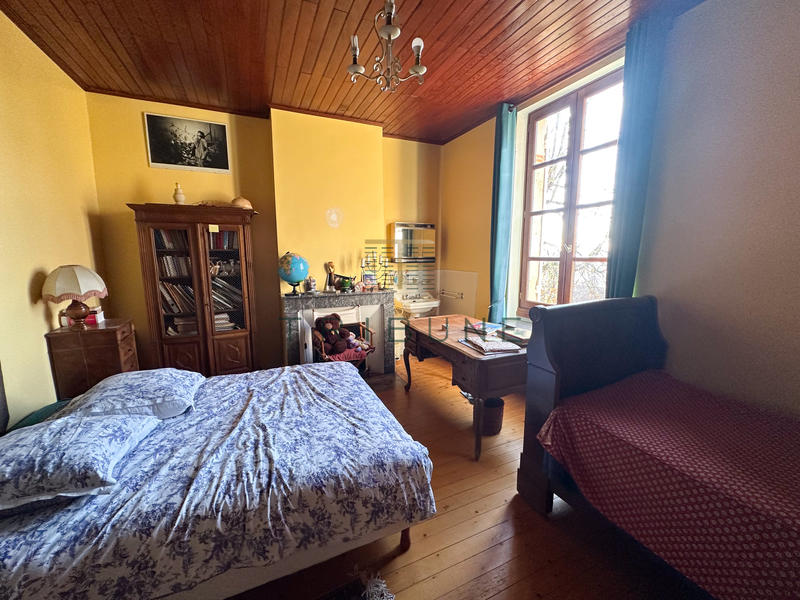 Maison - 203 m² - 6 pièces