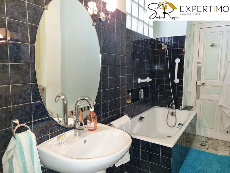 Maison - 228 m² - 9 pièces