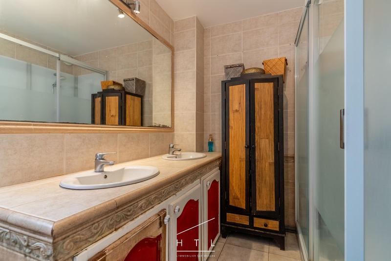 Maison - 215 m² - 7 pièces