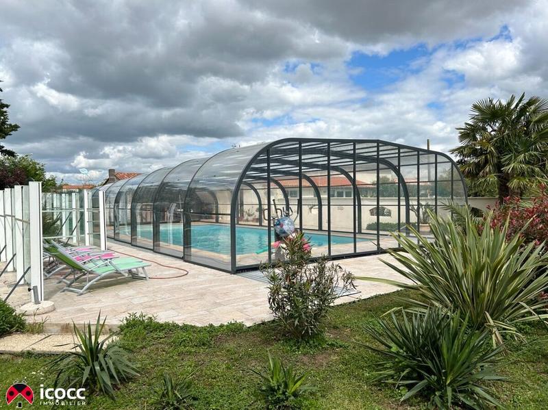 Propriété - 240 m² - 11 pièces