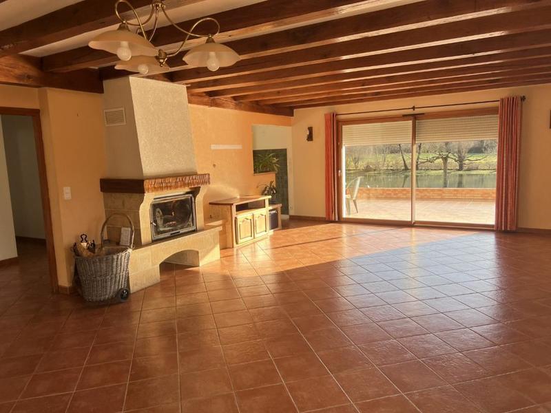 Propriété - 240 m² - 6 pièces