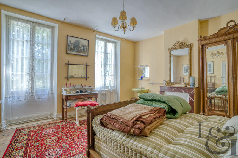 Maison - 250 m² - 9 pièces