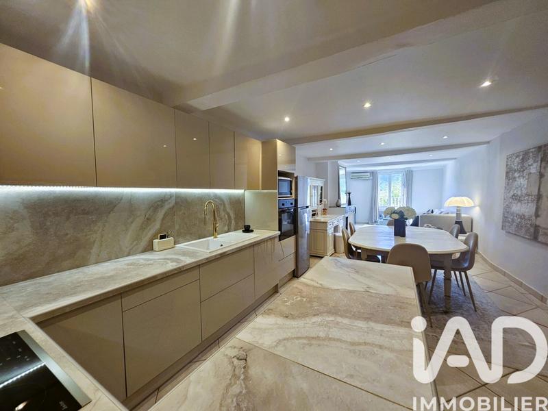 Appartement - 82 m² - 3 pièces