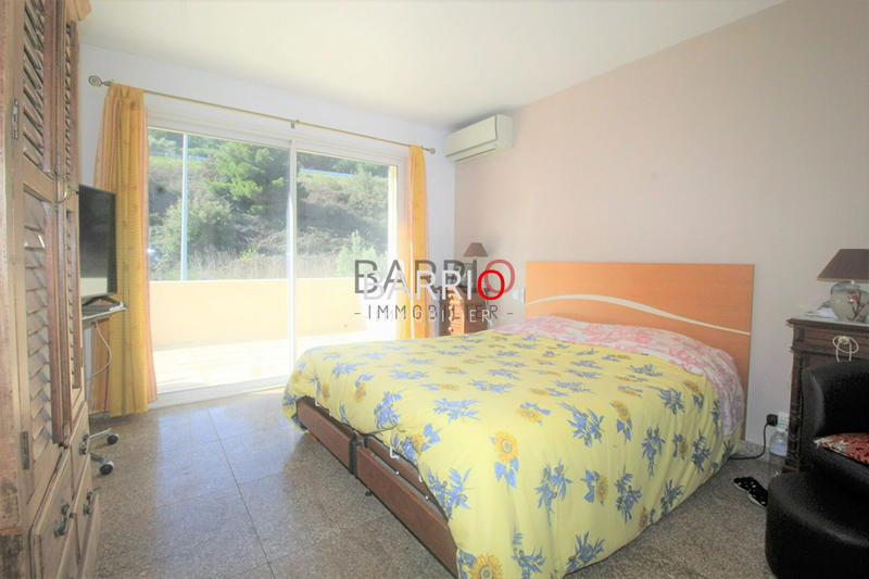 Maison - 360 m² - 10 pièces