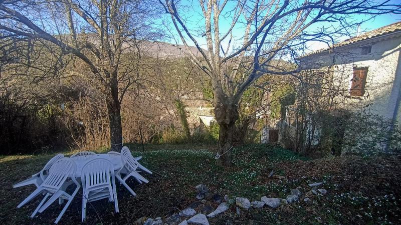 Terrain constructible - 835 m²