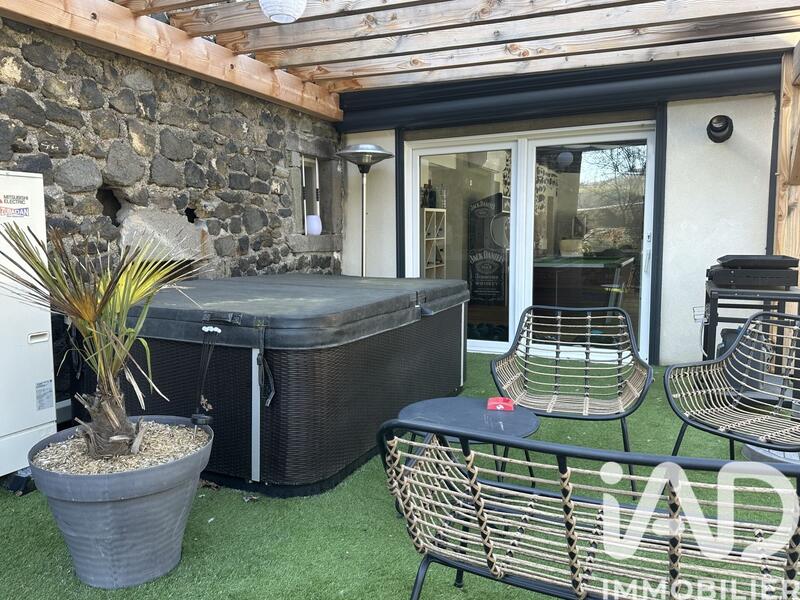 Maison - 234 m² - 8 pièces