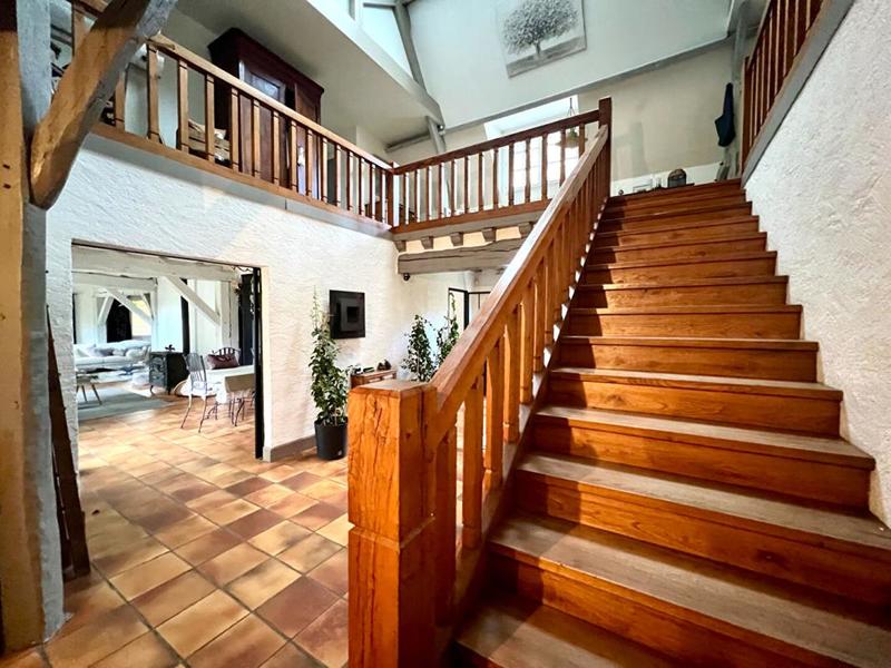 Maison - 300 m² - 8 pièces